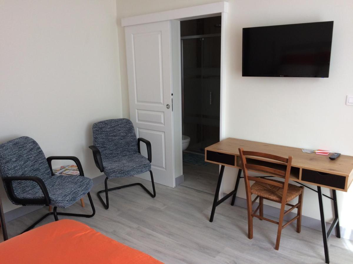 La Parenthese Hotell Saintes Exteriör bild
